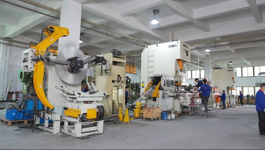 workshop of Thin film clamp
